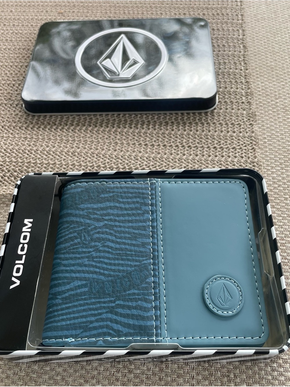 - Mens Volcom Blue Bifold Wallet With Tin Gift box